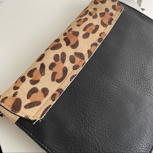Leopard print crossbody/shoulder bag in genuine black leather and gold hardware - Picture 2 of 8